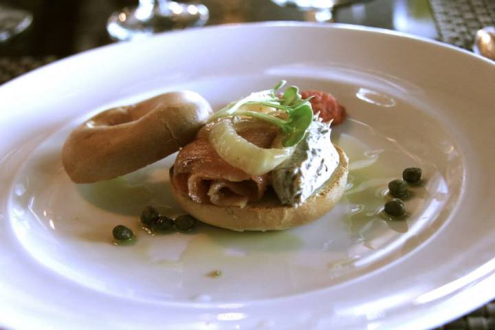 559268_888446993265_1534693873_n