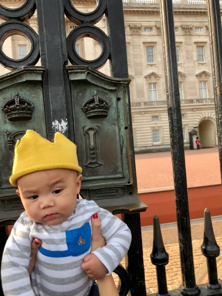 THE BUCKINGHAM PALACE w/ KING&nbsp;AVERY